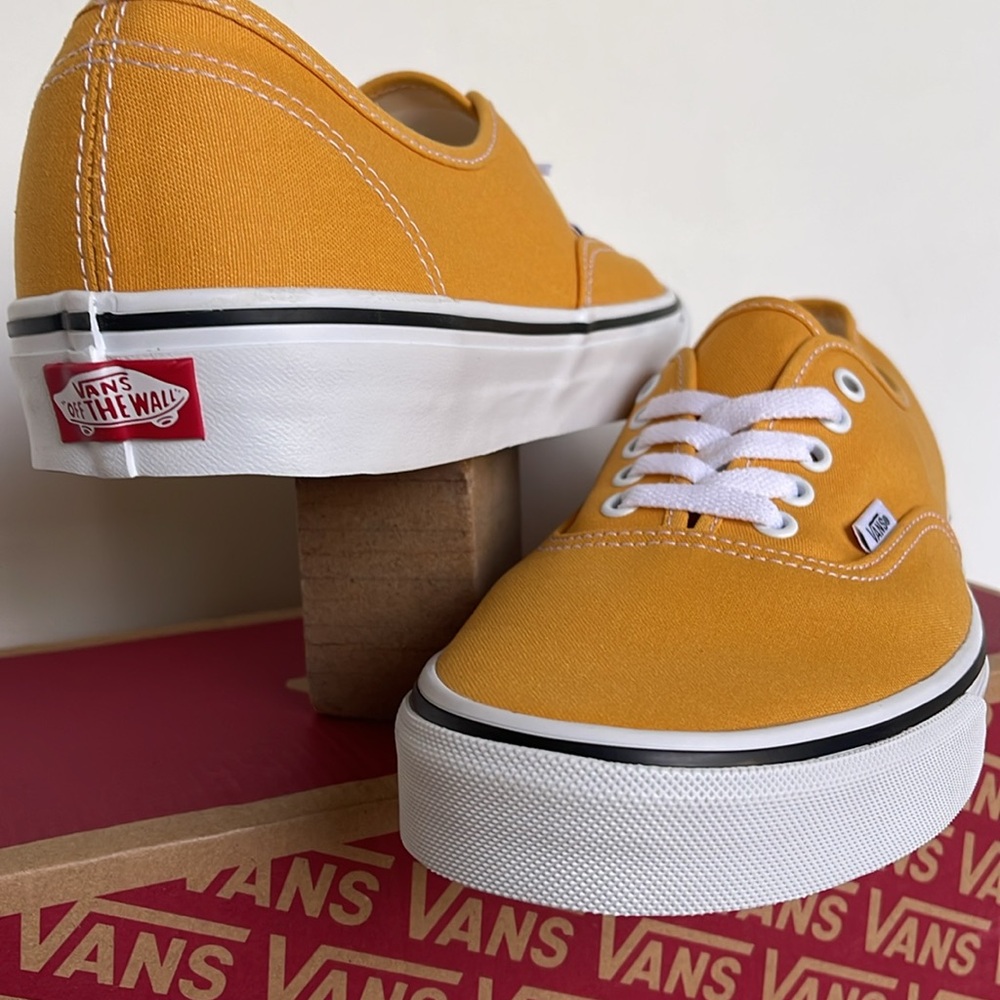 Vans Men’s Authentic Color Theory Golden Glow
VN000BW5LSV
Sneakers - Picture 9 of 16